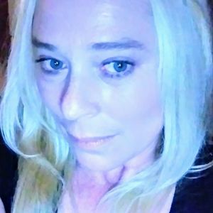 Meet your Posher, Debora